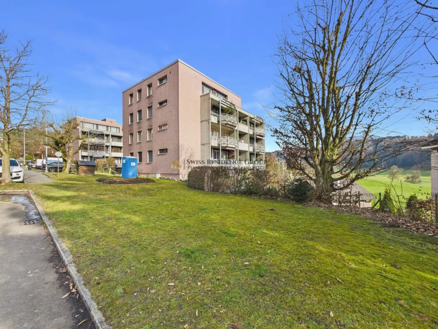 Familienfreundliches Wohnen mit viel Potenzial in Adligenswil - Photo 1 of 13