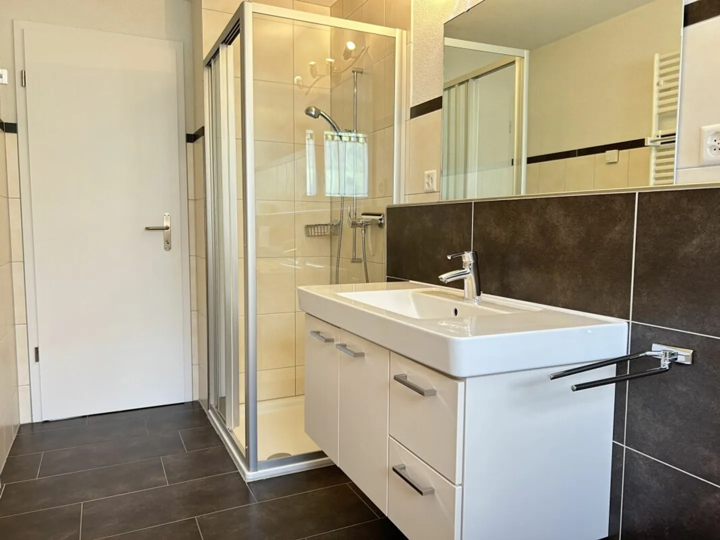 Appartamento 3.5 locali vicino all'area ricreativa con stufa, balcone e garage - Foto 4 di 11