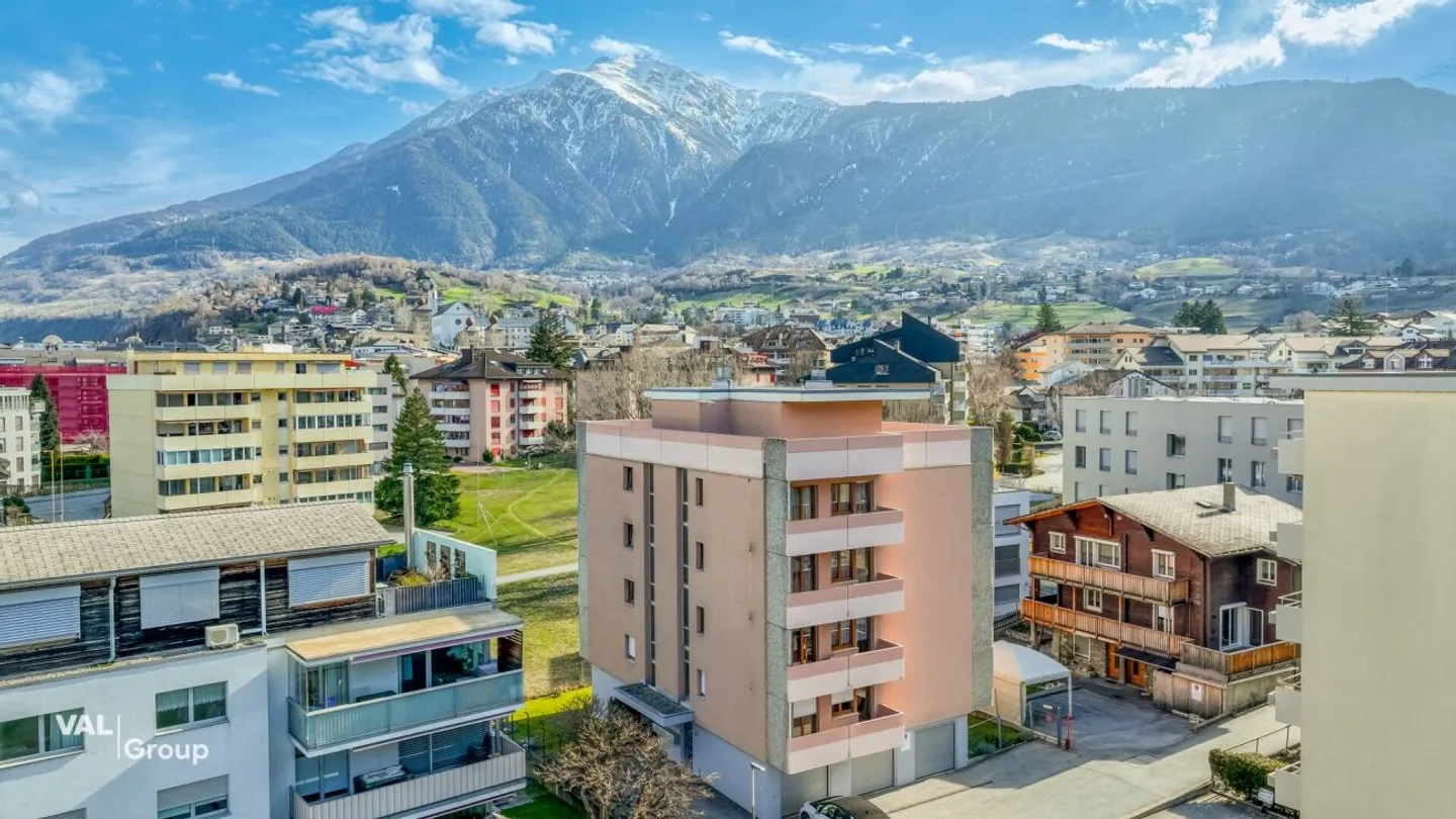 Spacious Living in a Central Location in Brig-Glis - with Balconies on All Sides - Photo 2 of 13