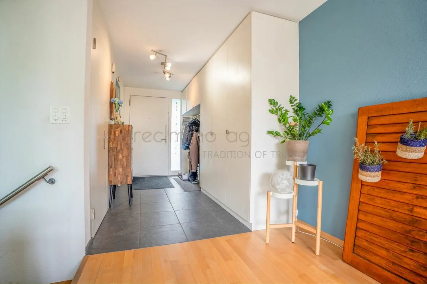 Casa a schiera di 6,5 stanze adatta alle famiglie con giardino e accesso diretto al garage sotterraneo a Obfelden - Foto 6 di 13
