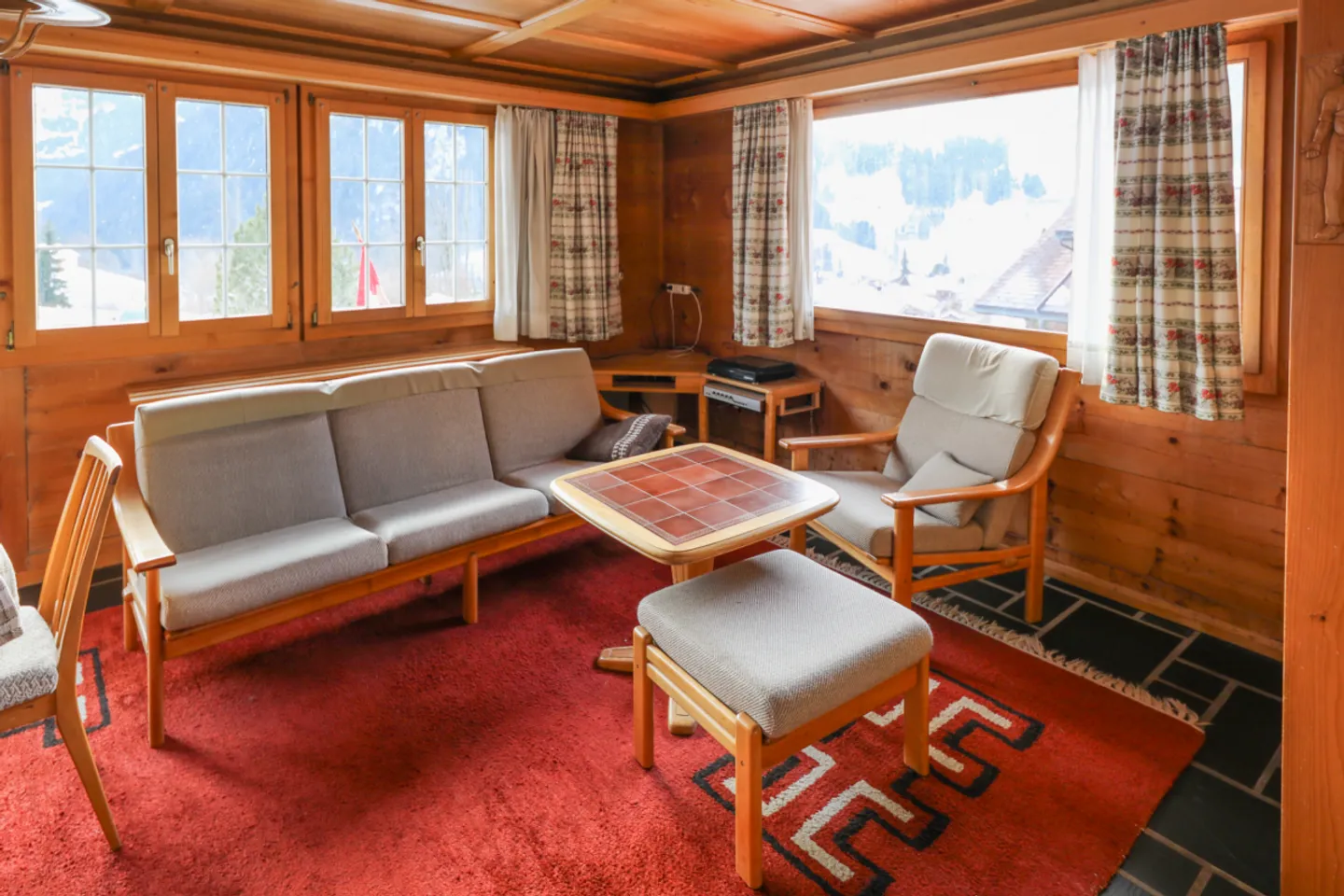 Chalet confortable et rustique avec garages et abri de jardin - Photo 2 sur 9