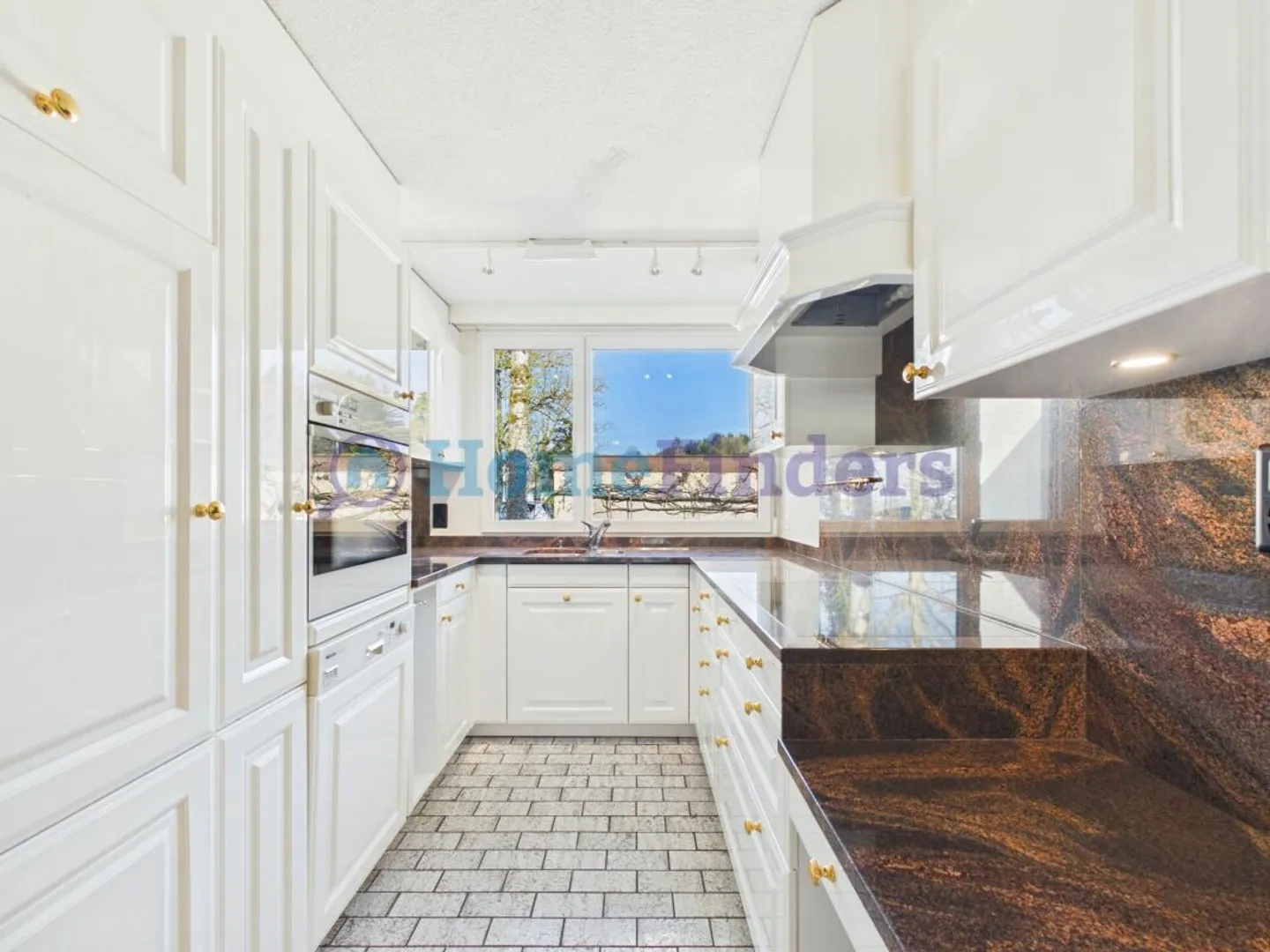 Charming House with Garden & Mountain View - Photo 4 of 12