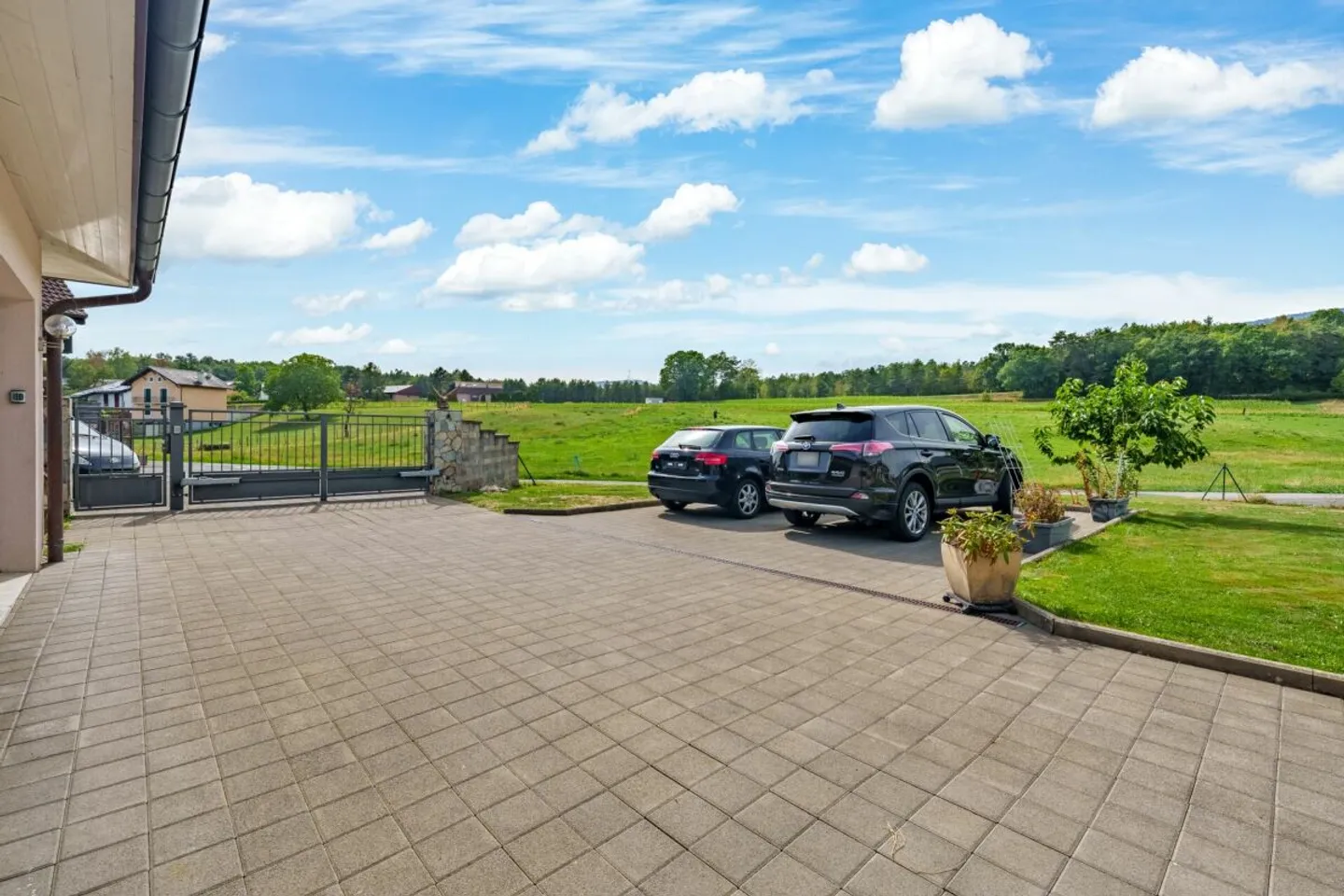 Villa d'architecte avec vue dégagée - Photo 3 sur 8