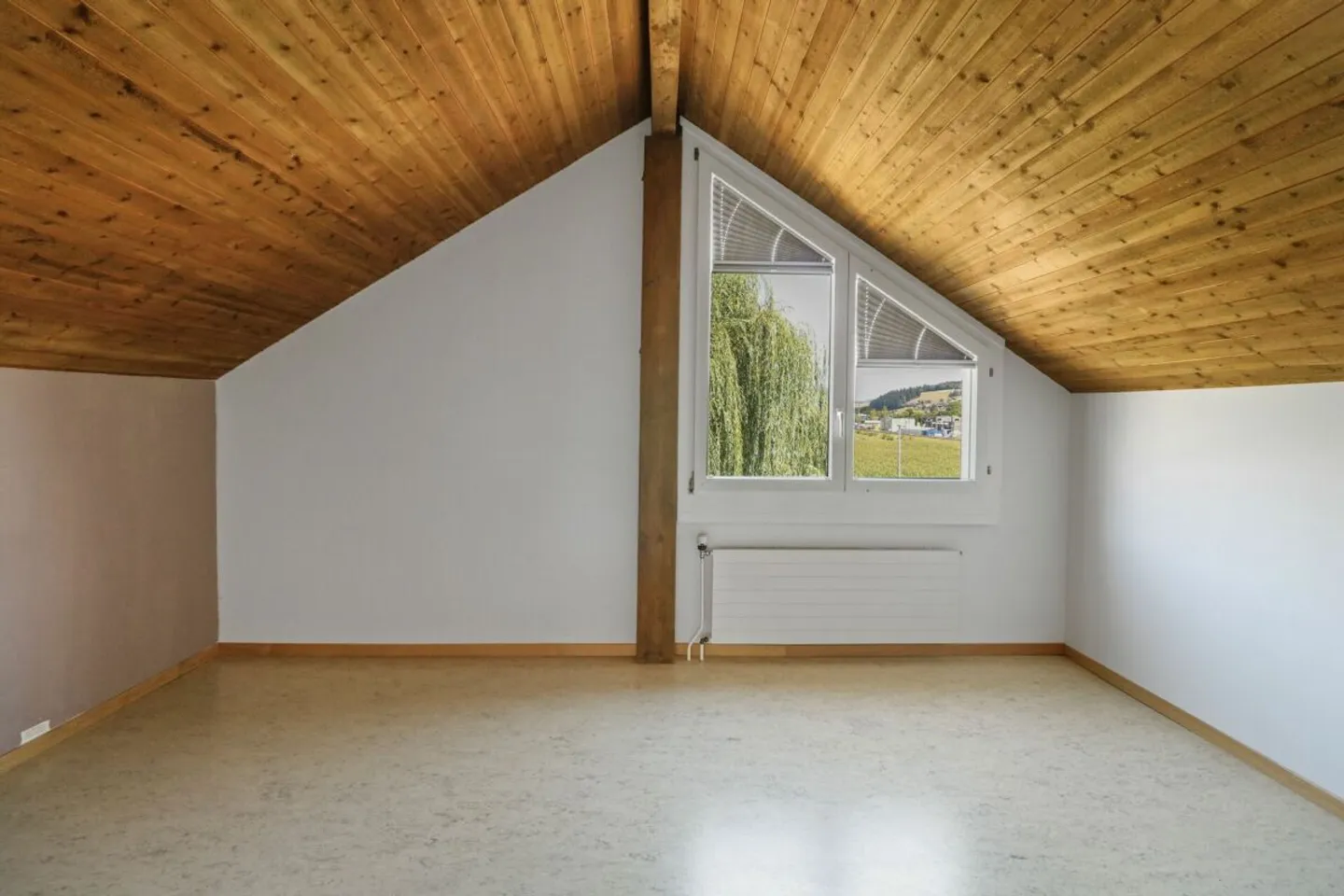 5½-Zimmer-Einfamilienhaus, freistehend, zentral, sonnig, mit Potenzial - Photo 9 of 10