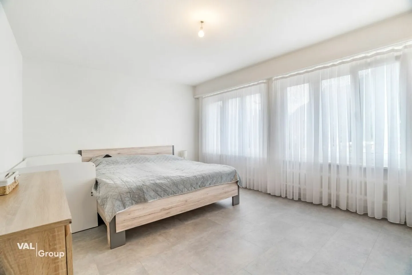 Modern Living in Prime Location - Spacious 4.5-Room Apartment - Photo 6 of 13