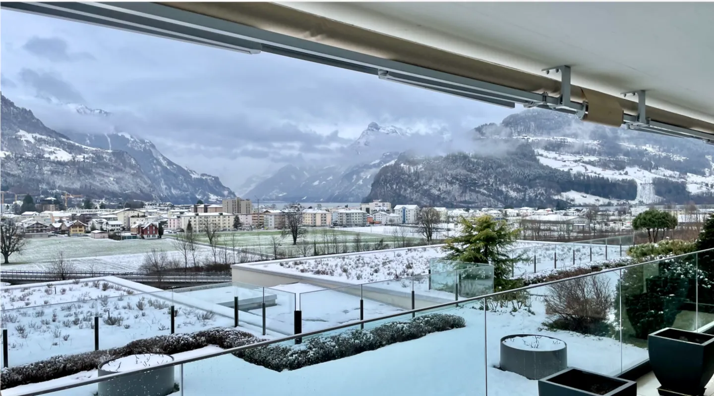 Luxurious terrace apartment with garden and panoramic view of the mountains and the lake! - Photo 1 of 13
