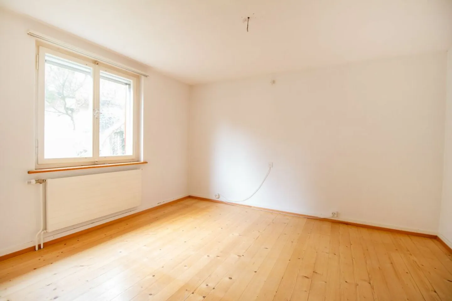 Detached single-family house with potential, separate large workshop/garage building - Photo 12 of 13