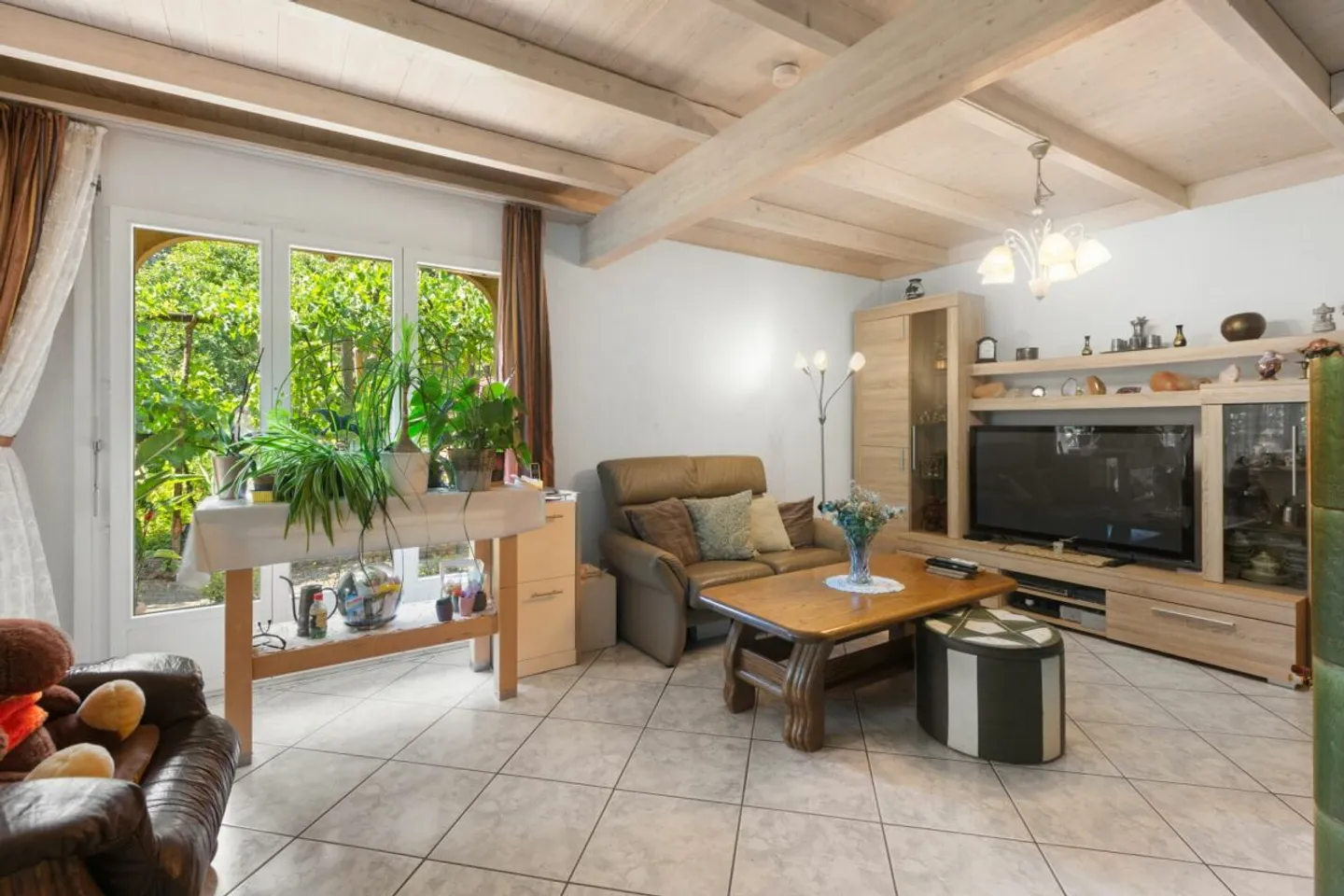 Idyllic property with plenty of land & privacy - Photo 6 of 13