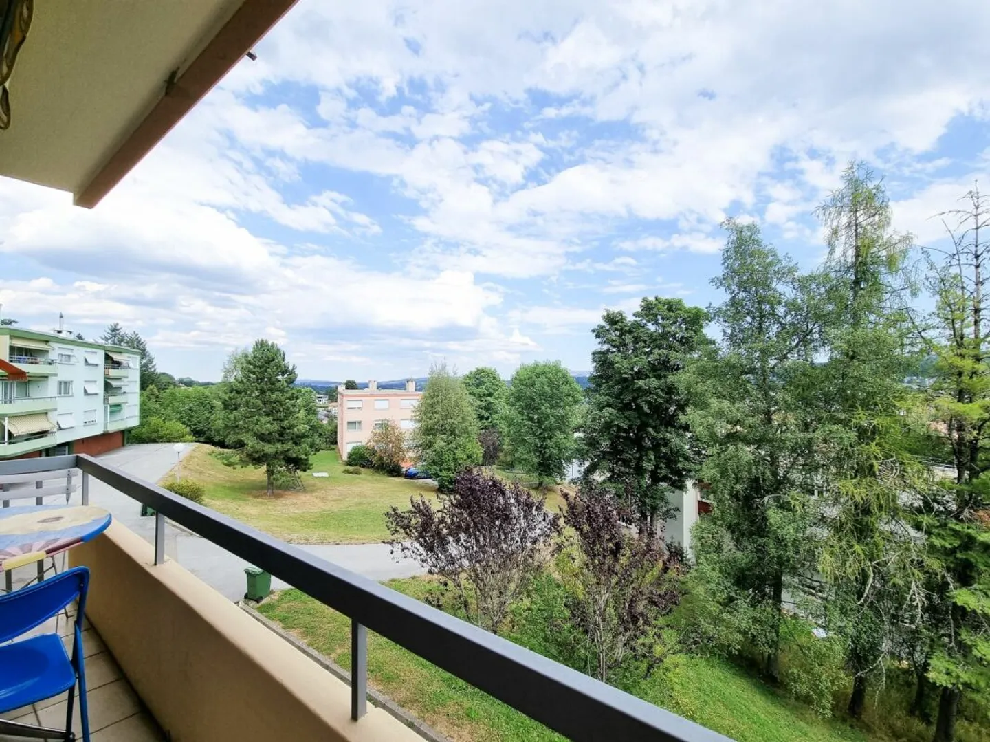 Magnificent 5.5-room apartment with balcony and garage - Photo 12 of 13