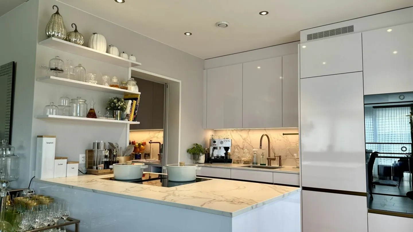 Appartamento Attico Esclusivo di 4.5 Stanze con Terrazza Panoramica di 74 m² - Foto 2 di 6