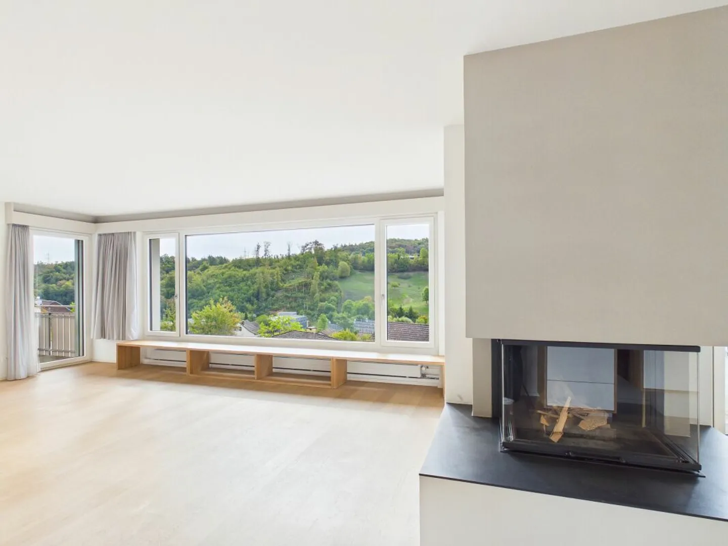 Modernes Apartment mit atemberaubender Aussicht - Foto 2 von 13