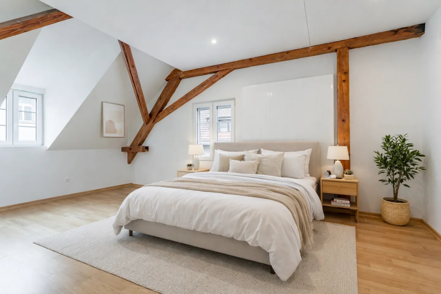 Spacious Maisonette Apartment - Photo 3 of 7