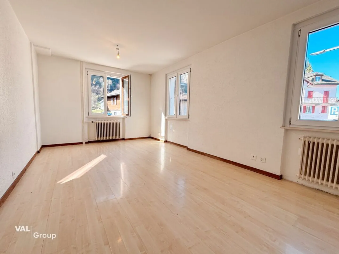 3.5 rooms on the 1st floor in the Centre of Grône - Photo 2 of 9