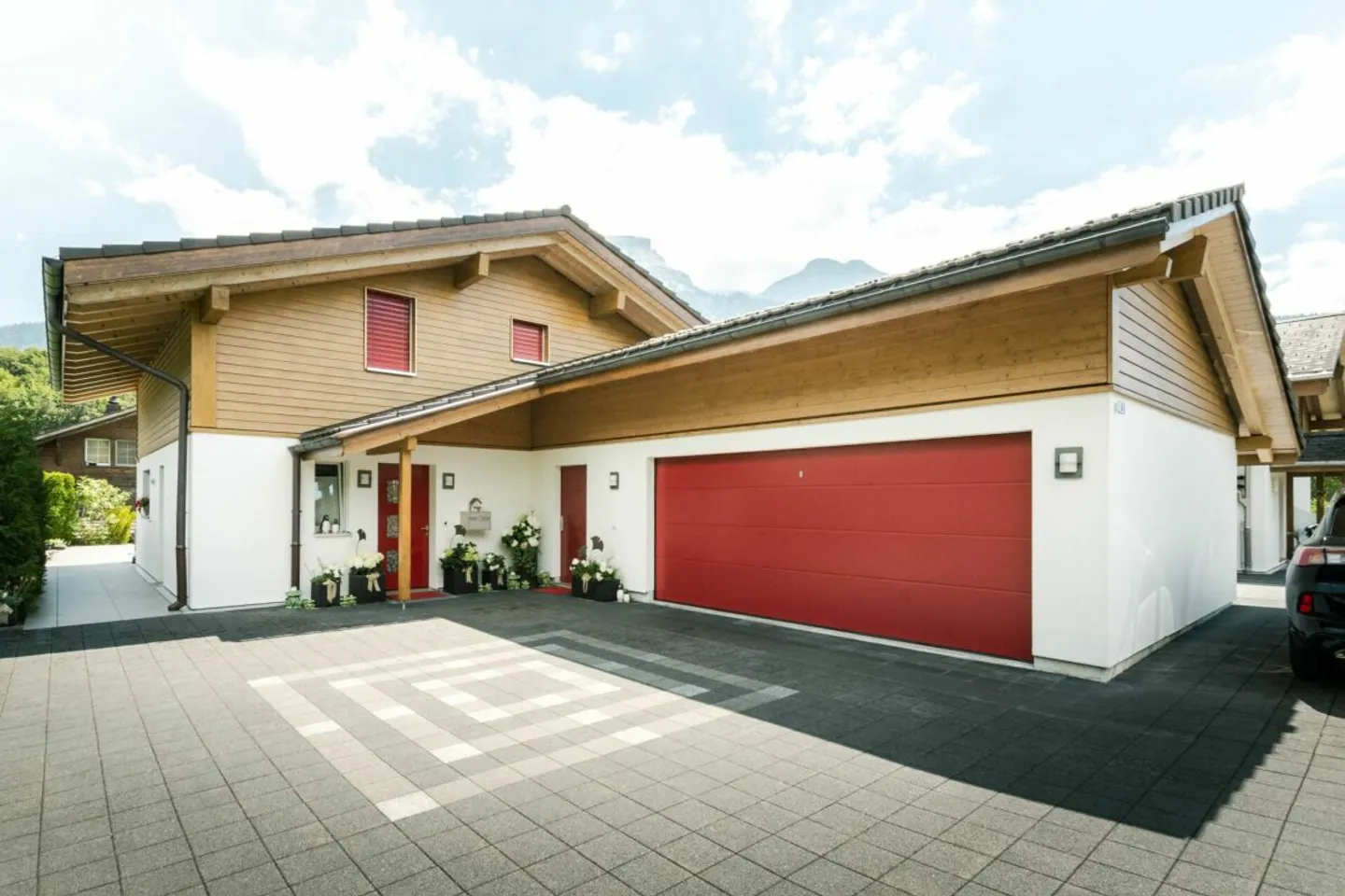 Exclusive single-family house with pool in Hofstetten - Photo 2 of 13