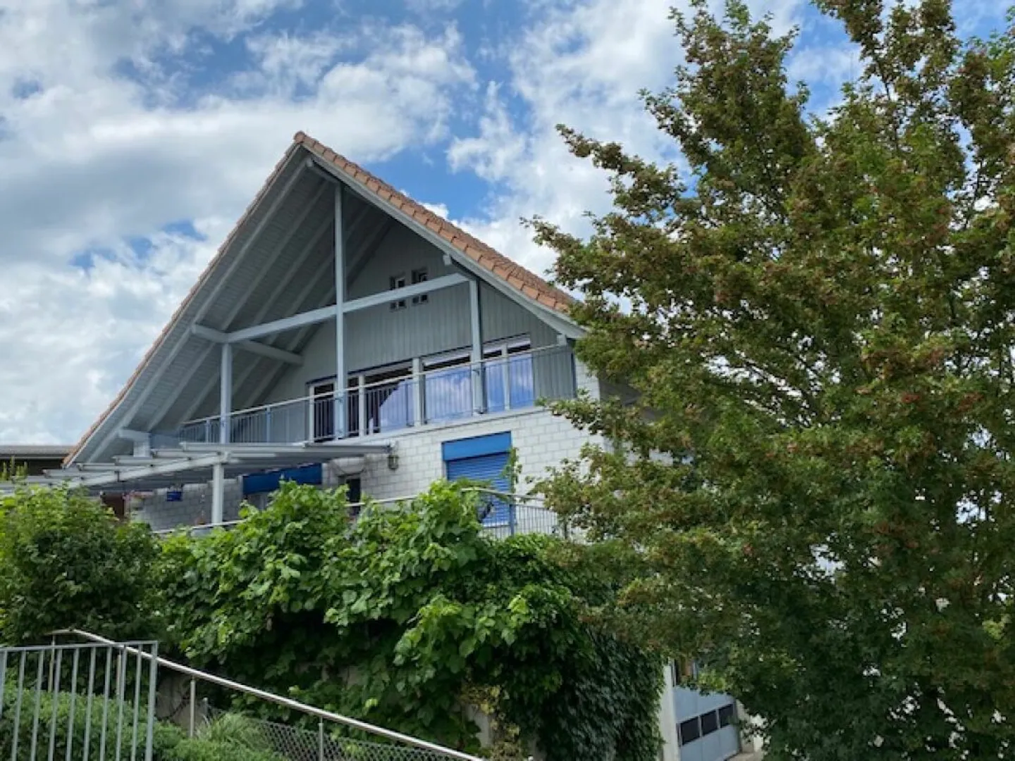 Luminoso appartamento familiare di 4,5 locali in affitto nel centro di Kerzers - Foto 1 di 5