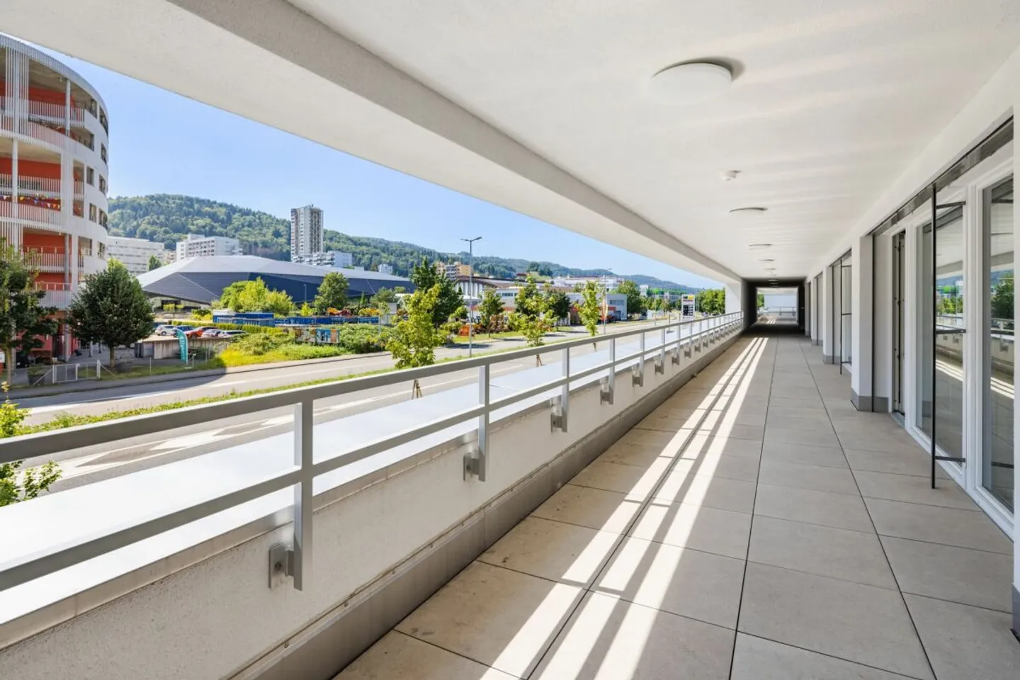 Première location : Espace de bureau / cabinet moderne - Directement au Shoppi Tivoli - Photo 1 sur 8