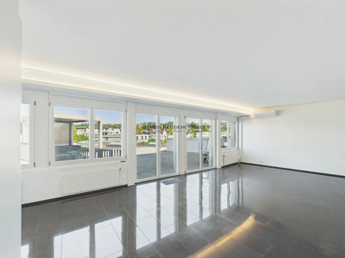 Appartement spacieux avec grande terrasse - Photo 3 sur 13