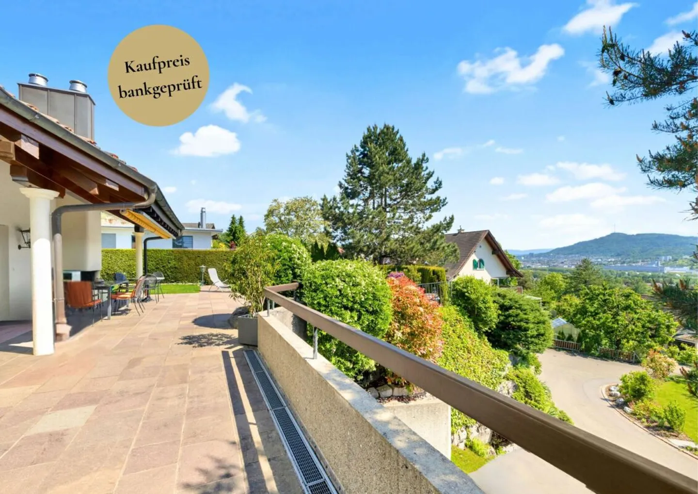 Villa représentative avec piscine aux portes de Zurich - Photo 1 sur 5