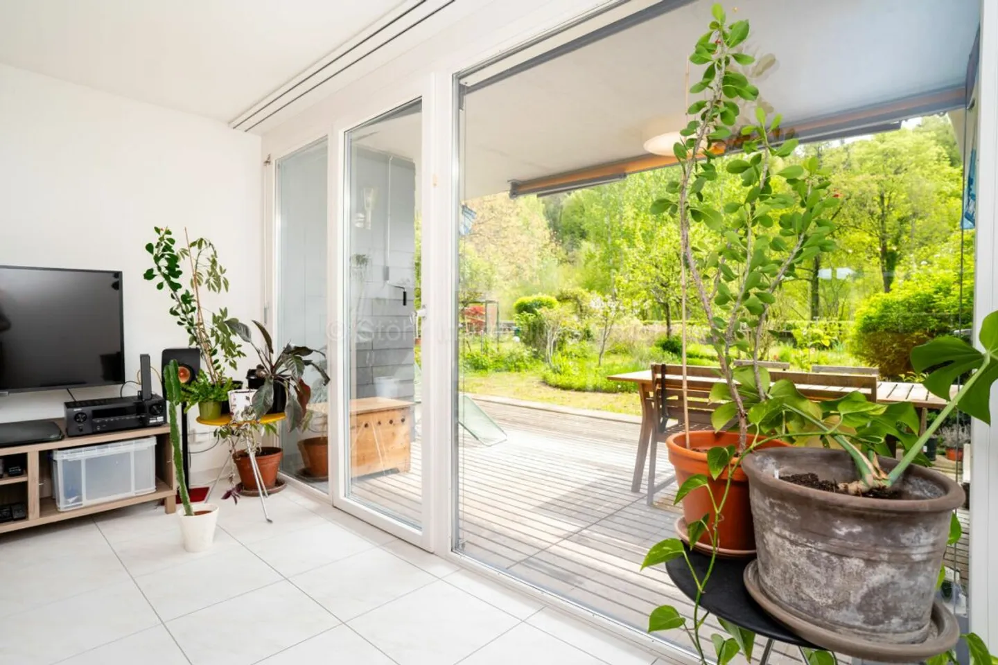 Appartamento di 2,5 locali ben curato con giardino spazioso - Foto 3 di 13