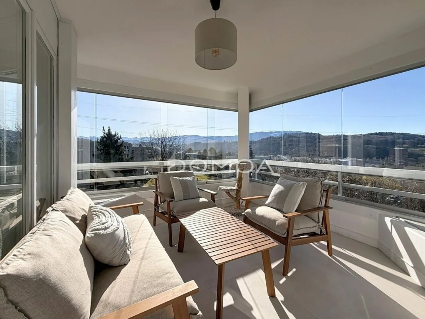 Renovierte 4,5-Zimmer-Attikawohnung mit großer Terrasse - Helligkeit, Charakter und Komfort in Marly! - Foto 2 von 8