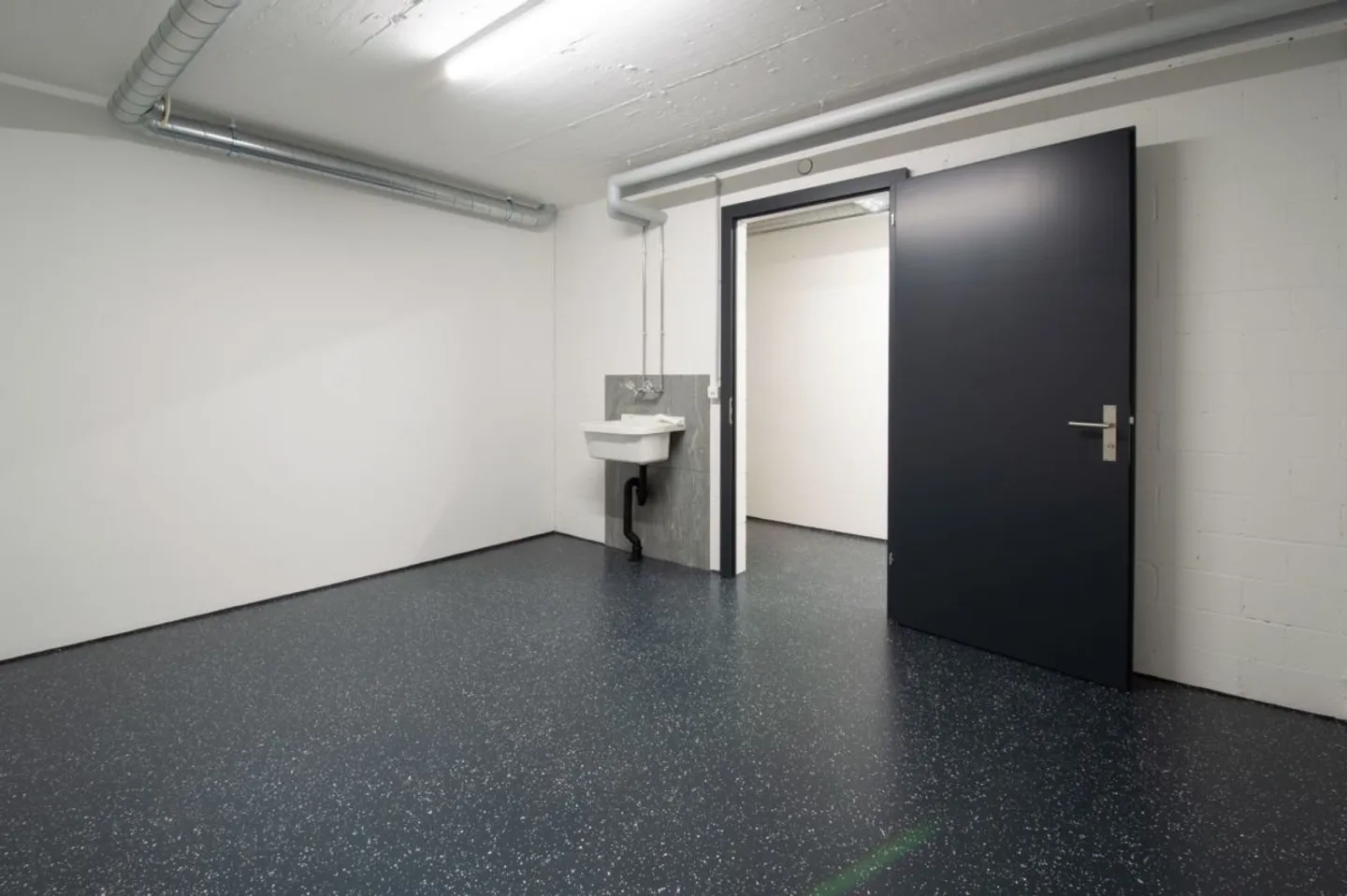 Nuovo disponibile, ampia sala disponibile - Foto 3 di 4