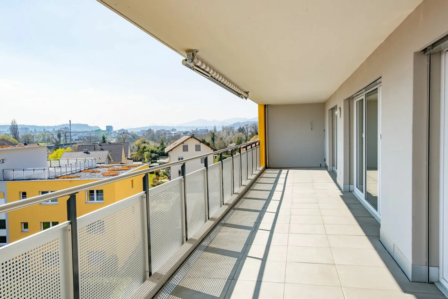 The perfect apartment for your family - with a large balcony - Photo 7 of 8