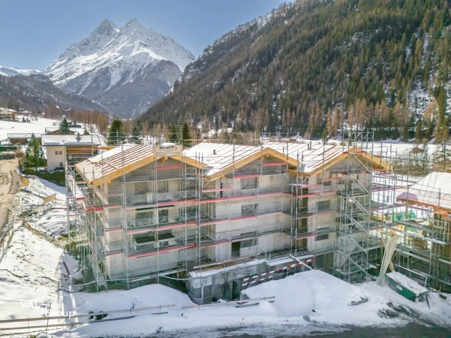 Elegance and Nature - Spacious 4.5 Rooms with Terrace and Garden - Photo 8 of 13