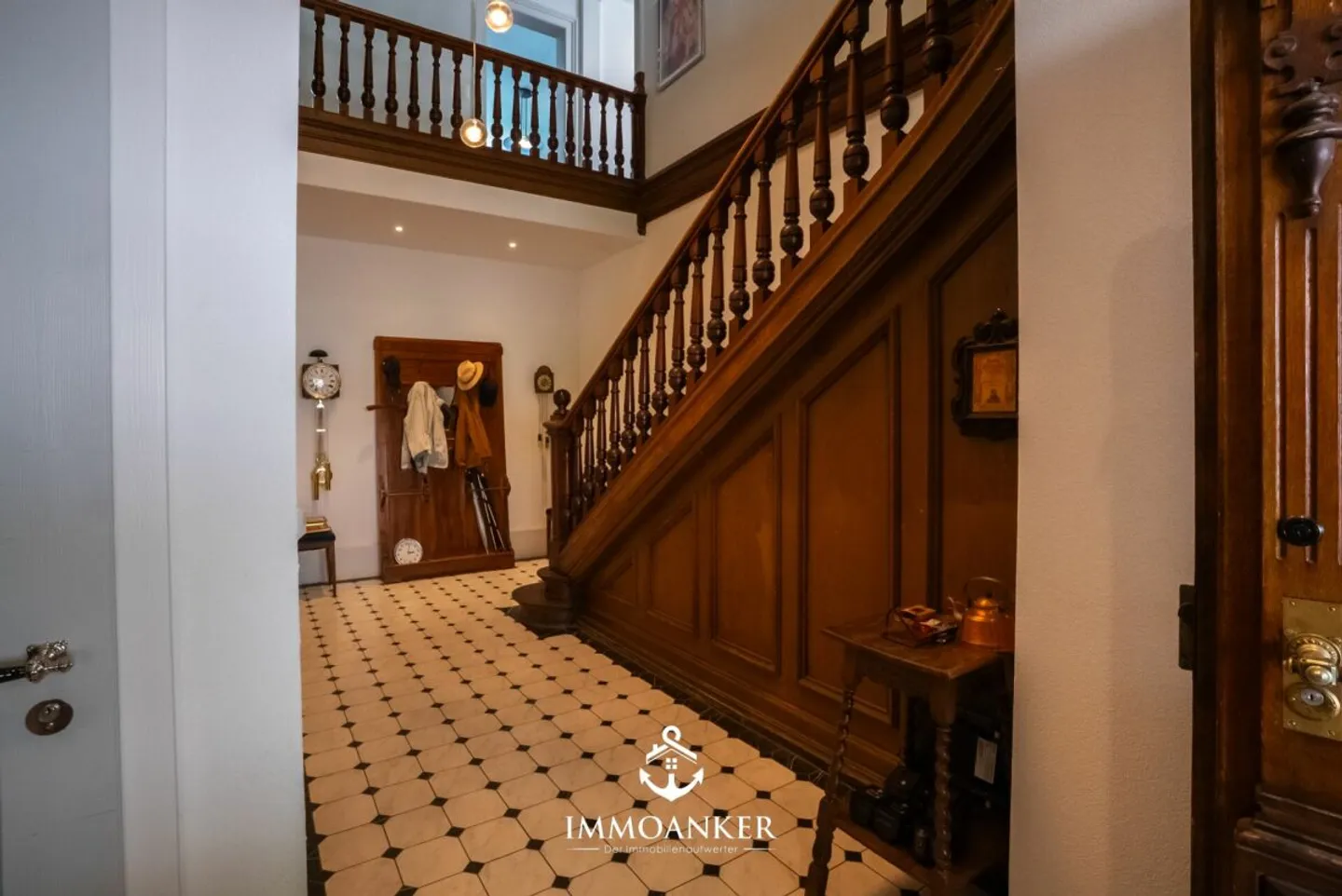 Directly on Lake Thun - Living, Working and Relaxing in an absolute premium location - Photo 2 of 13