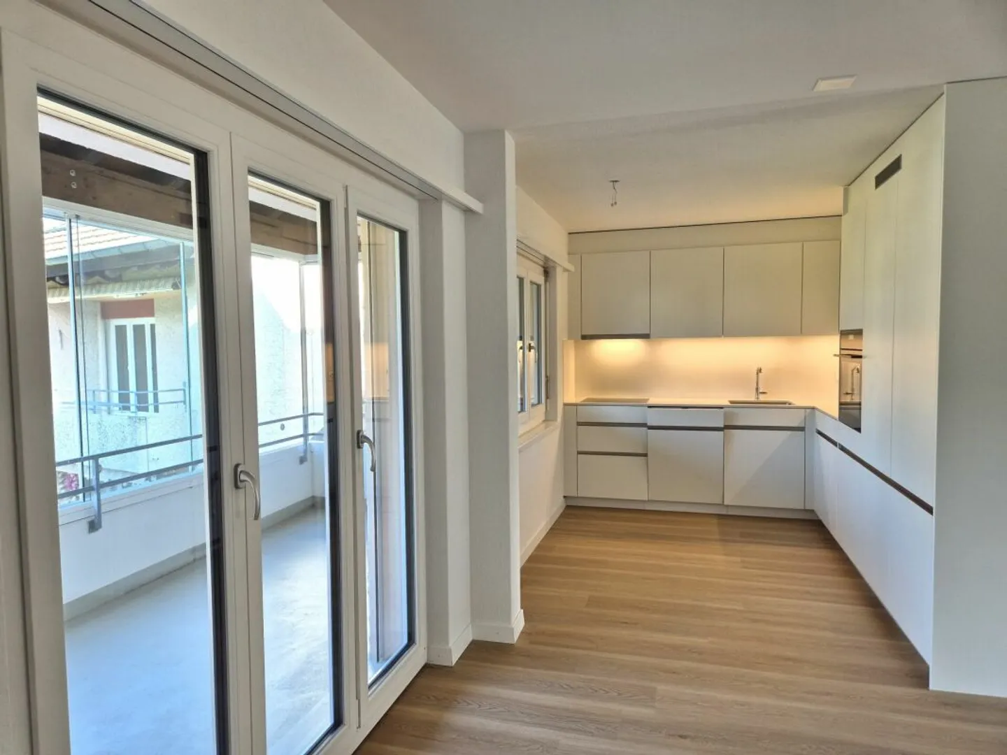 Attractive 3.5-room apartment with sunny balcony - First occupancy after loving complete renovation - Photo 2 of 9