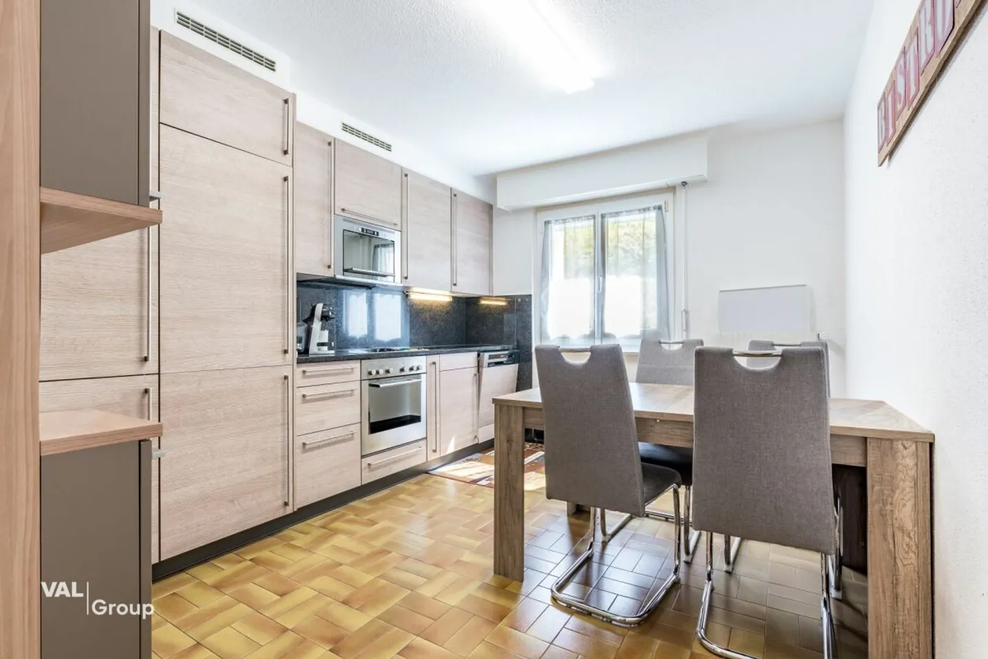 Appartement Charmant Près de Sion - Photo 2 sur 12