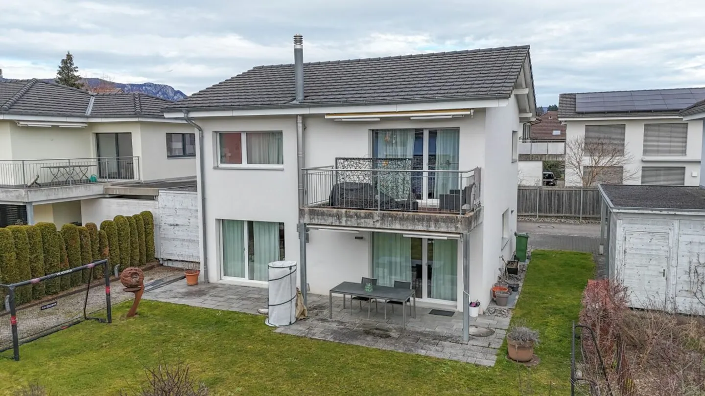 La tua nuova felicità domestica: Casa moderna su tre piani - Foto 1 di 13