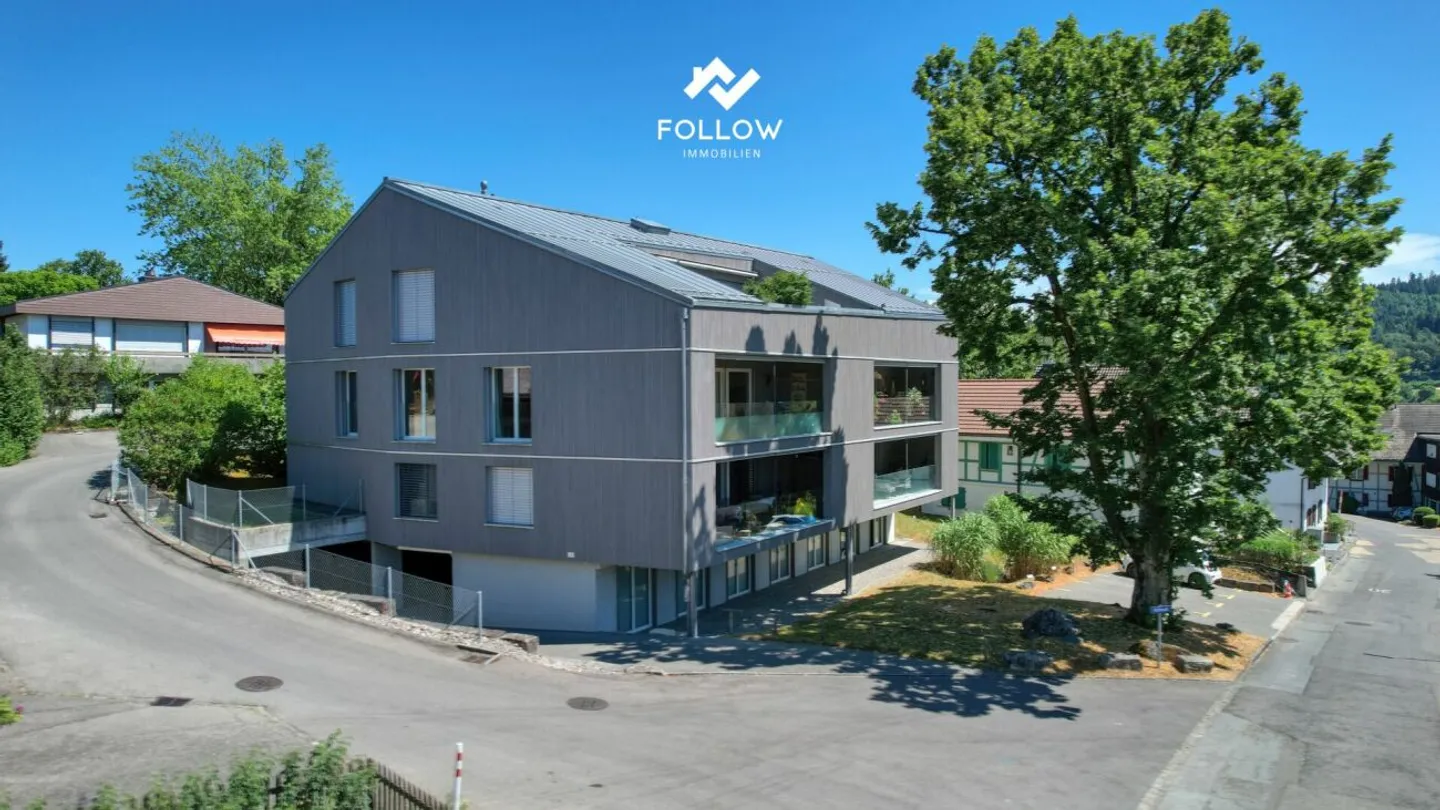 Light-Filled Dream Home: Elegant 4.5-Room Apartment in Prime Location in Brügg - Photo 1 of 13