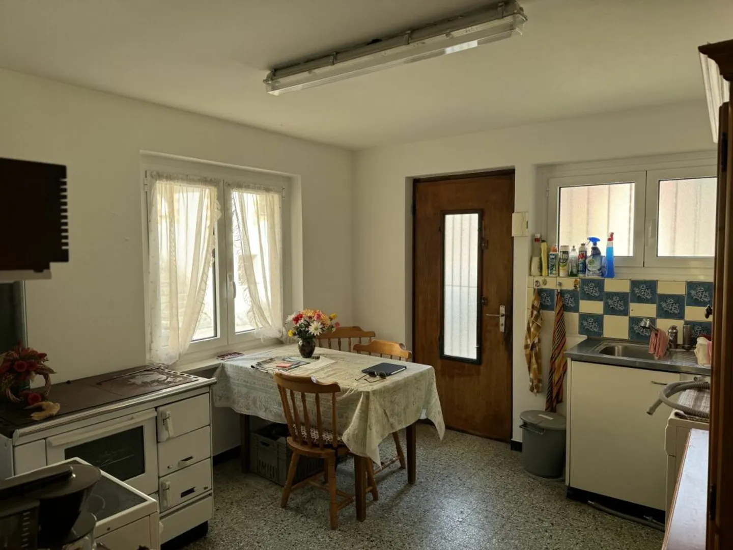 Einfamilienhaus mit zwei Wohnungen - Ihr Projekt an idyllischer Lage! - Foto 11 von 13