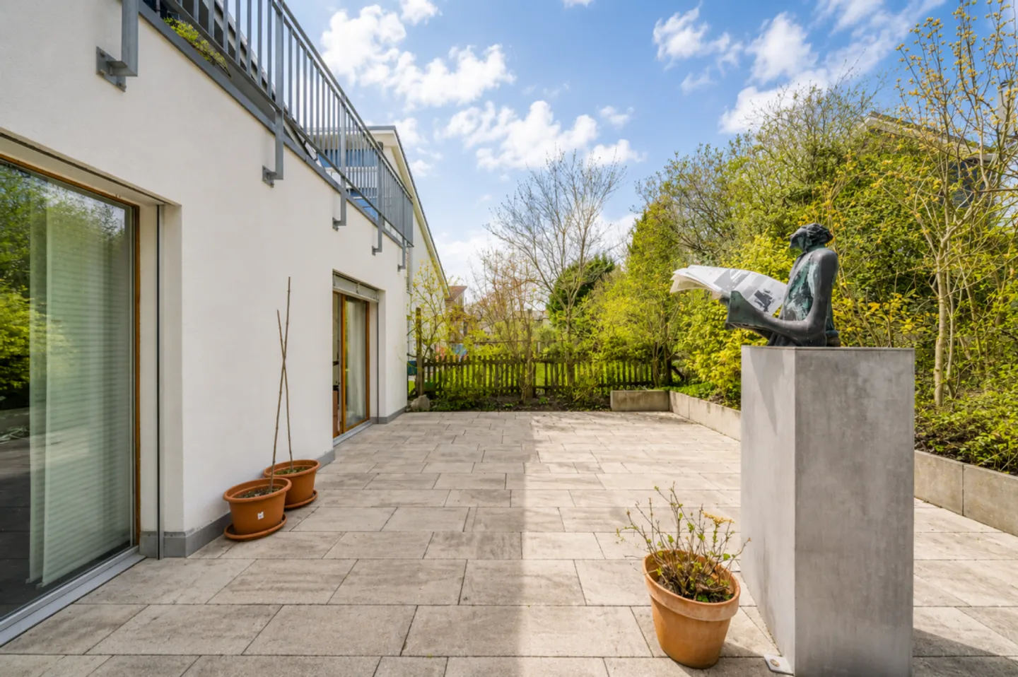 Casa a schiera architettonica con spazio, luce e privacy a Gockhausen - Foto 4 di 13