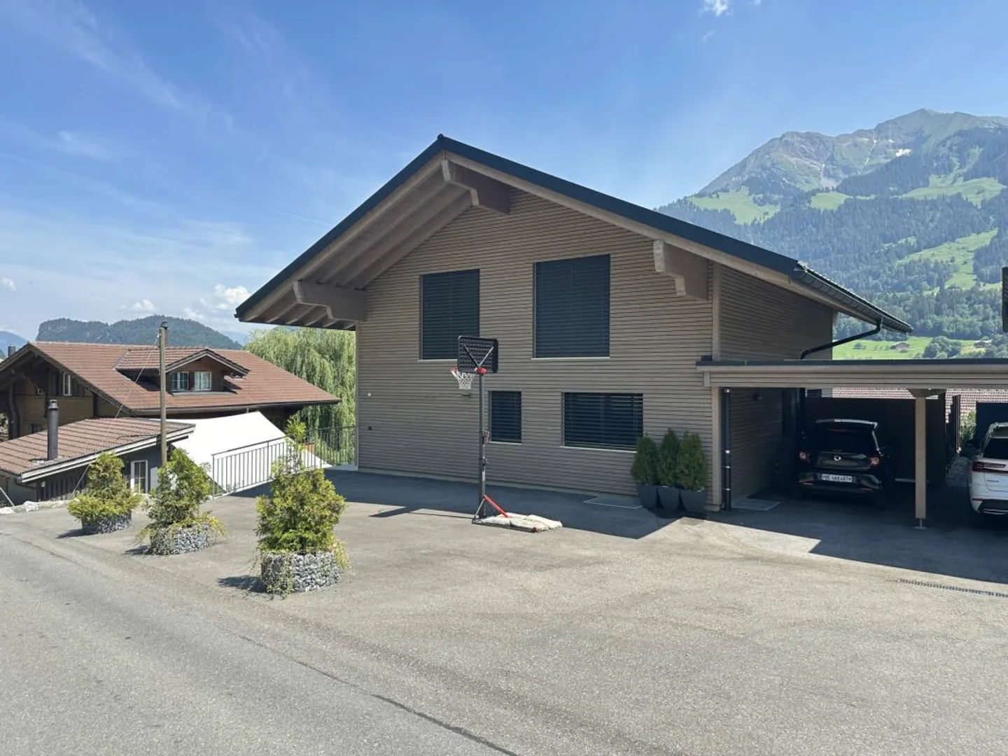 5½-Zimmer-Einfamilienhaus mit Top Ausbau an wunderbar Lage - Photo 1 of 11