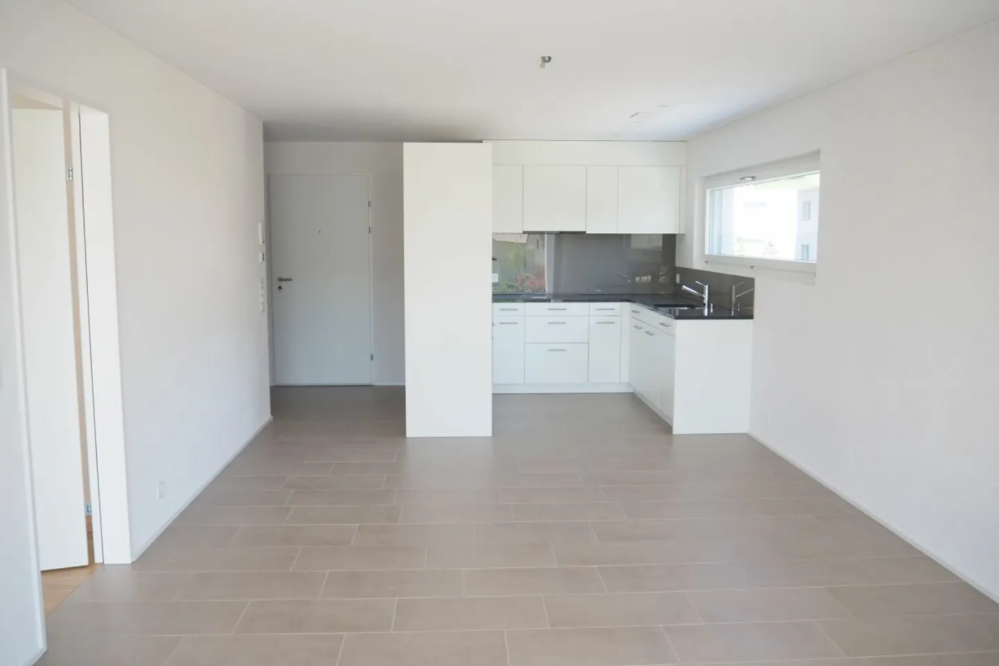 Moderne 2.5-Zimmerwohnung - Photo 2 of 9