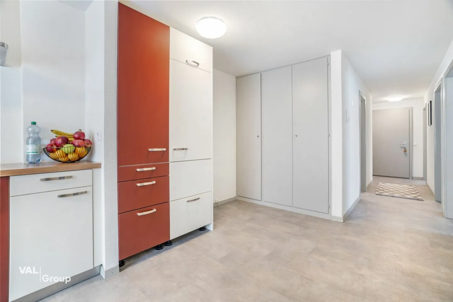 Modern Living in Prime Location - Spacious 4.5-Room Apartment - Photo 5 of 13