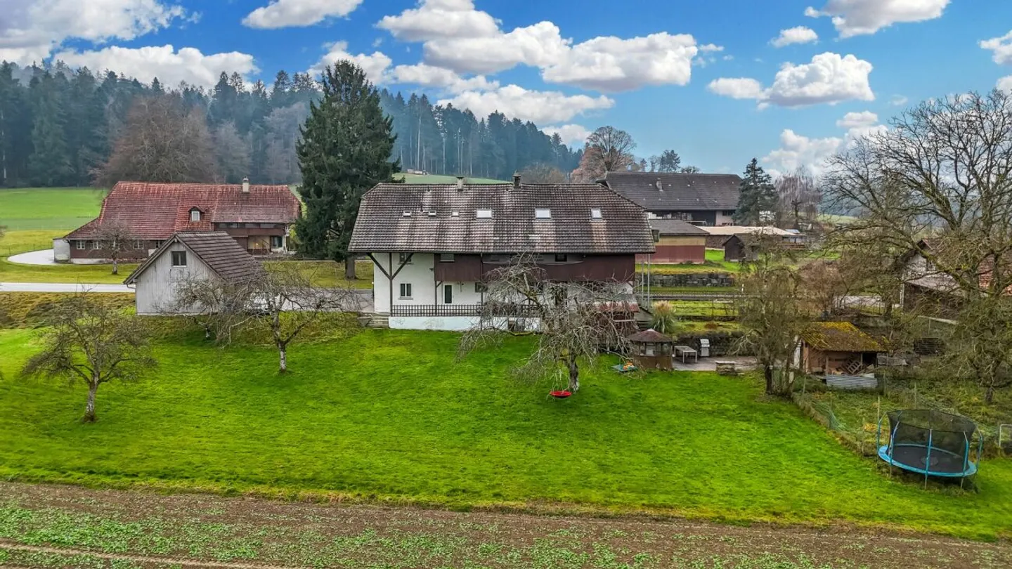 Vollvermietetes Mehrfamilienhaus mit 4 Wohnungen, 5.4% Bruttorendite - Foto 1 von 13