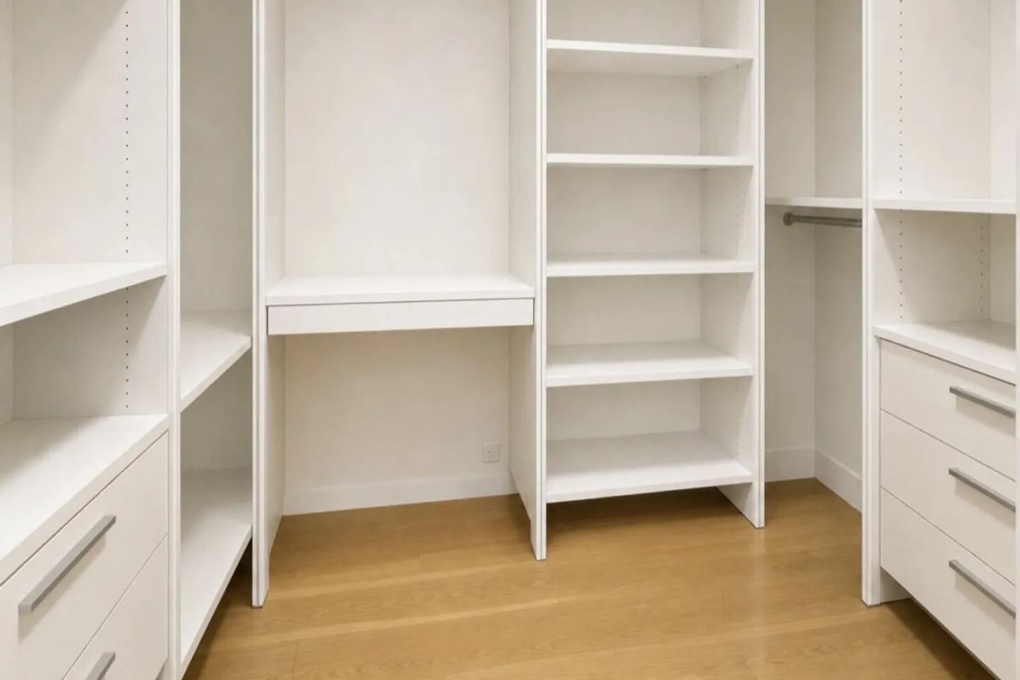 Modern condominium with various amenities - Photo 8 of 13