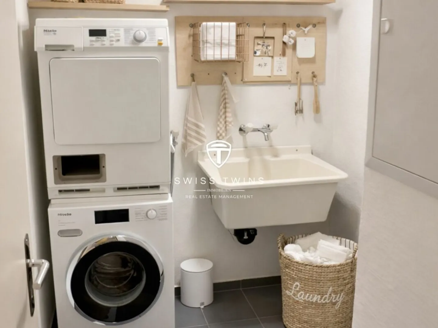 Appartement terrasse exclusif de 4,5 pièces avec terrasse de jardin et cheminée à Zurich, quartier 7 - Photo 9 sur 13