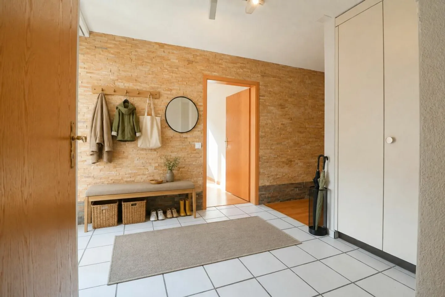 Vivre sur deux niveaux - Maisonette de 4½ pièces avec cheminée, sauna et balcon ensoleillé - Photo 7 sur 12