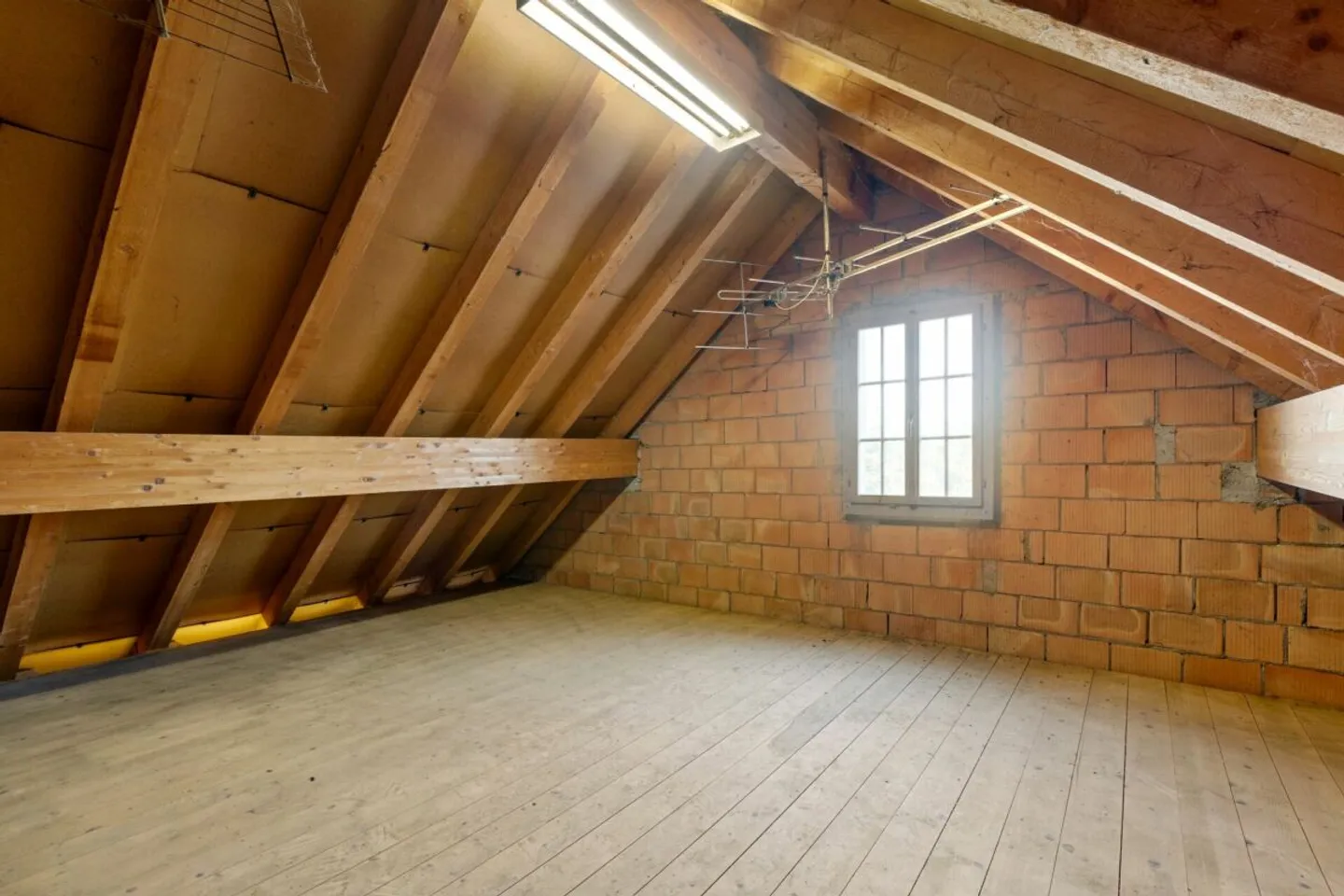 Casa a schiera di 6 stanze da ristrutturare con potenziale di ampliamento - Foto 10 di 13