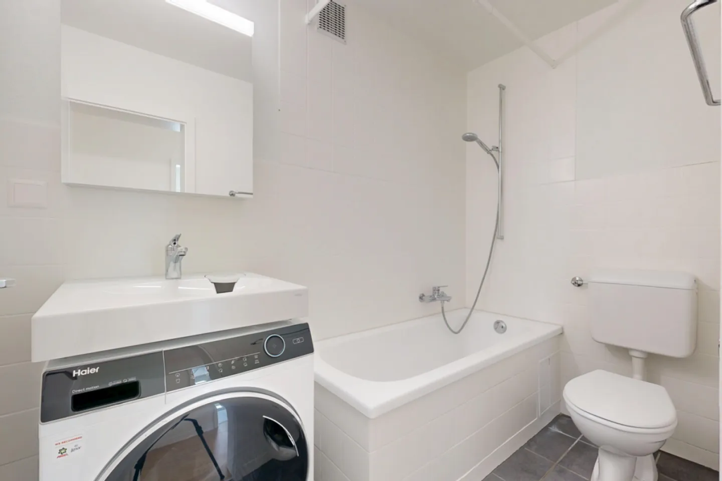 Appartement confortable avec balcon et équipements pratiques - Photo 6 sur 12