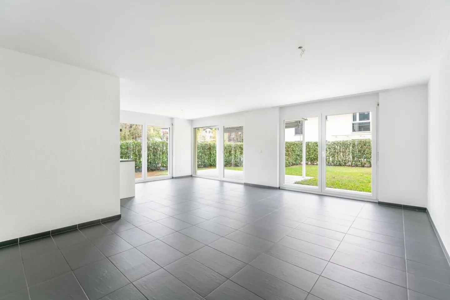 Well-maintained 3.5 room apartment in a quiet location on the upper floor - Photo 6 of 13