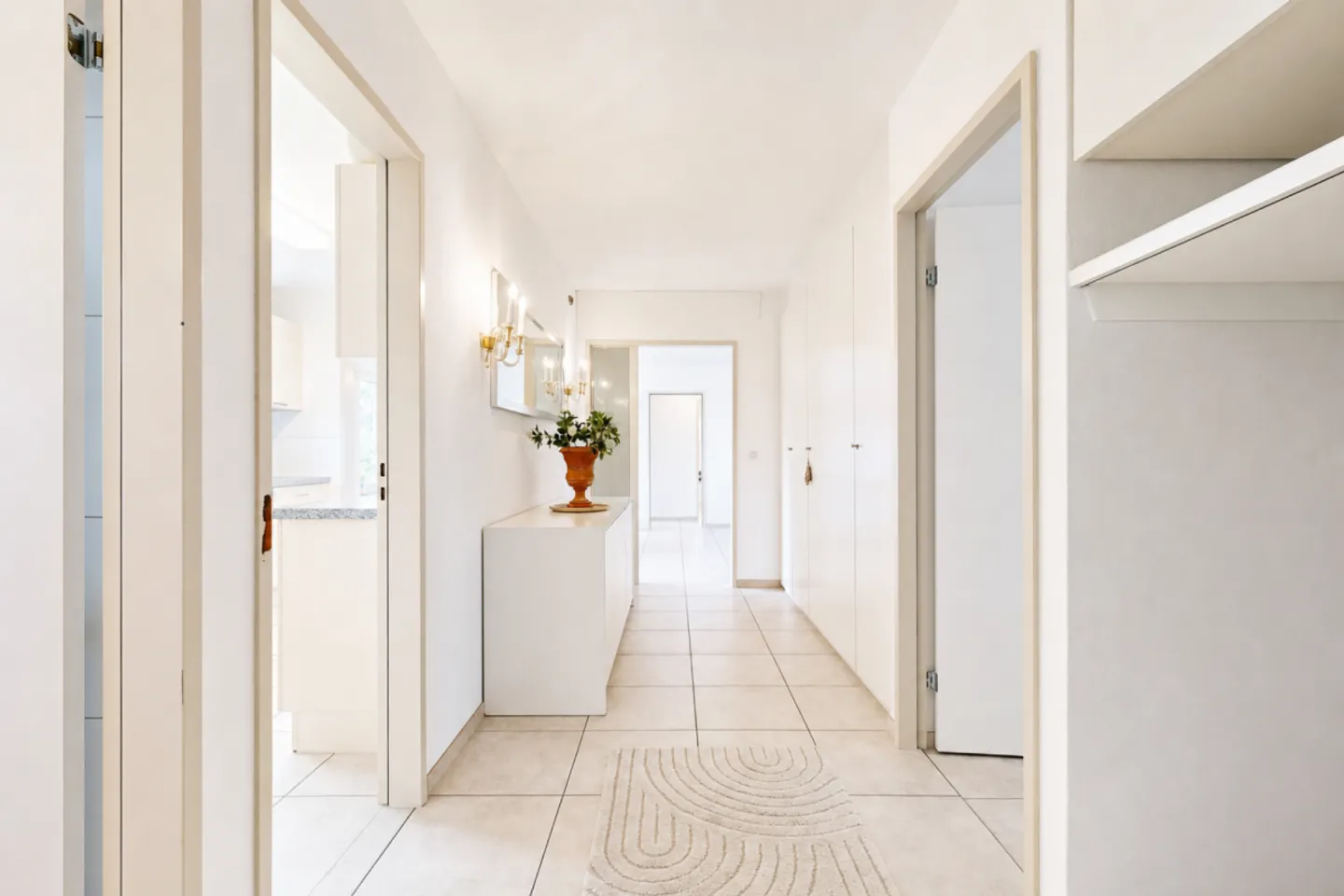 Well-maintained condominium in Kaiseraugst village - Photo 3 of 13