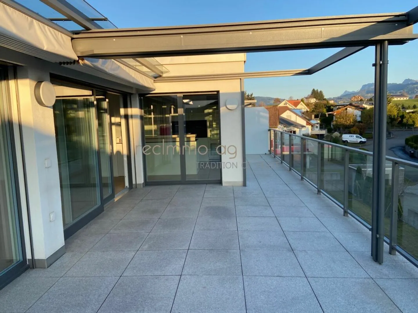 Moderno appartamento attico di 4,5 stanze con grande terrazza a Einsiedeln - Limitato con opzione di proroga - Foto 5 di 5