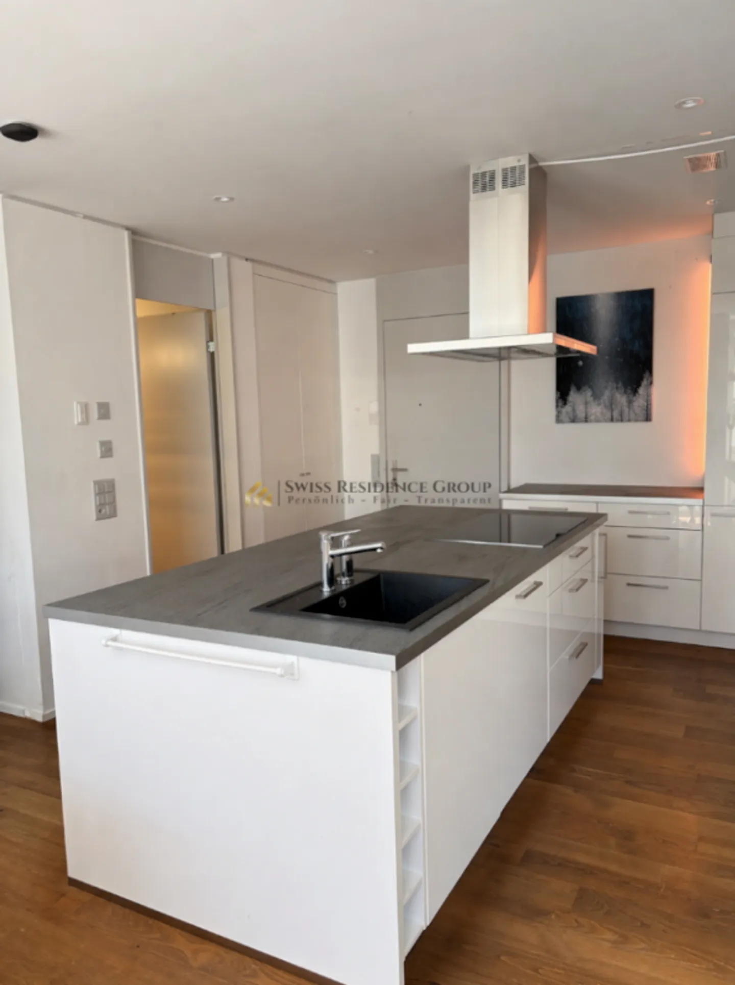 Elegant apartment with generous loggia in a privileged location in District 5 - Photo 3 of 10