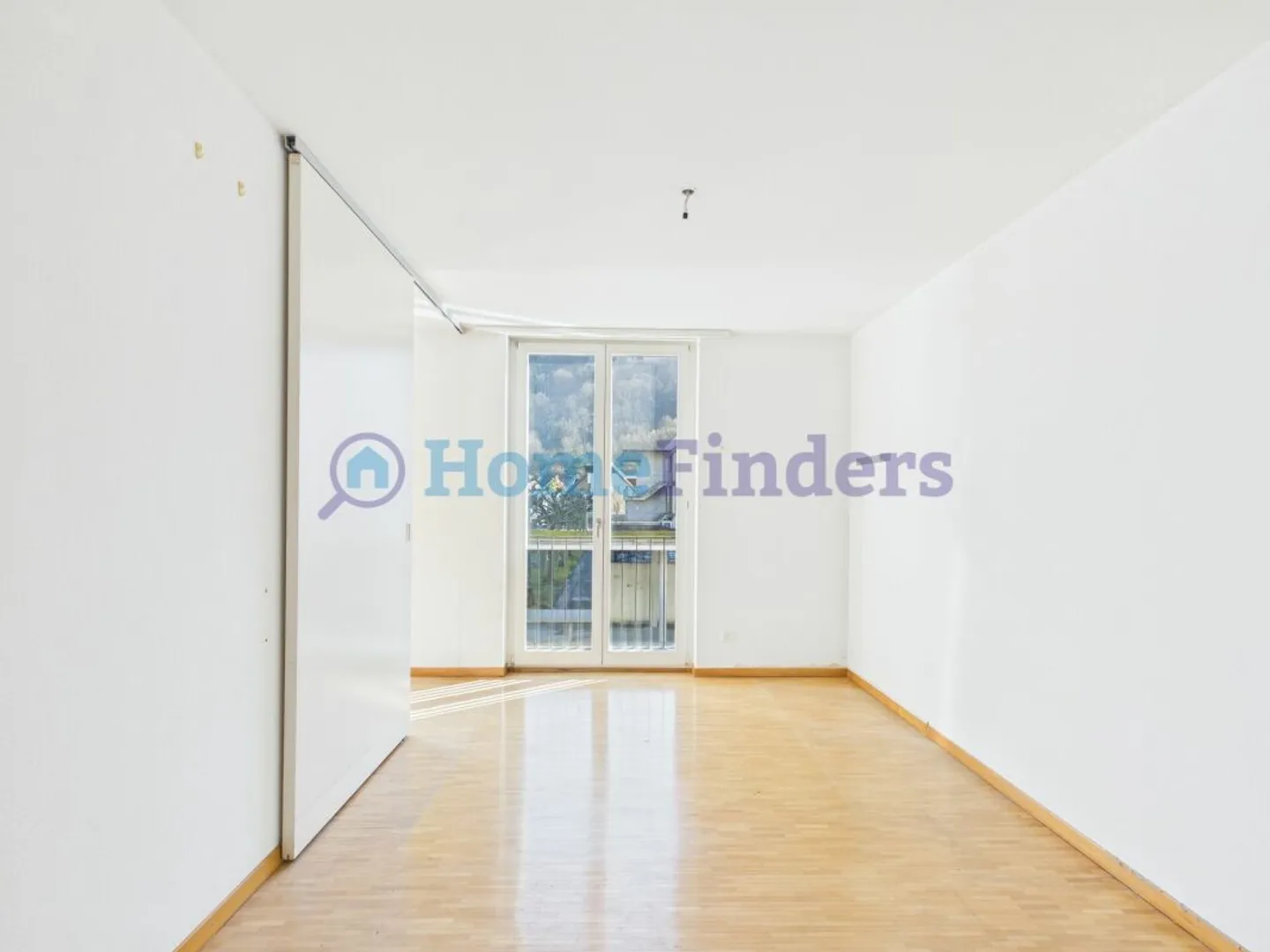 Modern Apartment with Sunny Balcony - Photo 9 of 10