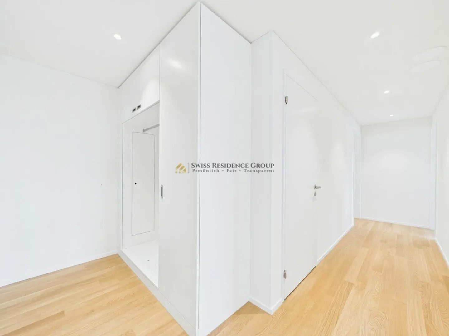 High-quality first rental in a quiet location with a view - Photo 4 of 9