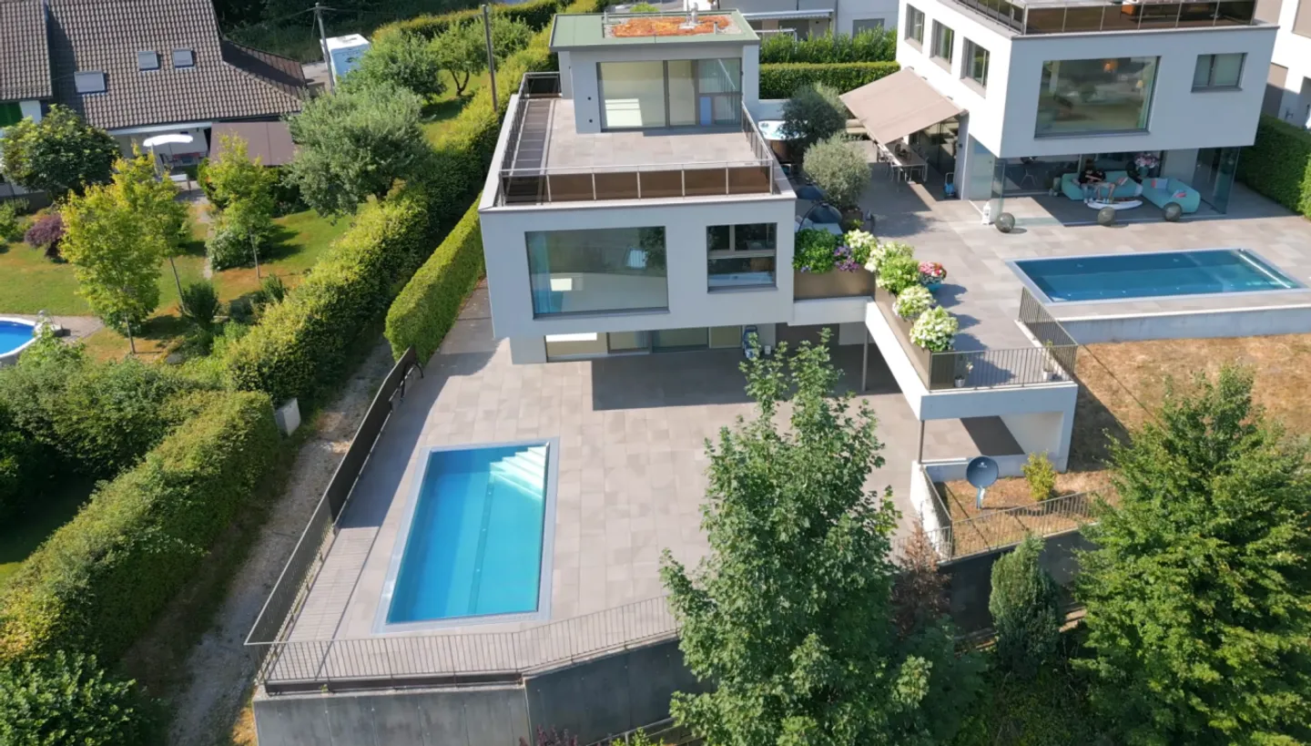 Exclusive Villa - A Property of the Highest Class - Photo 2 of 13